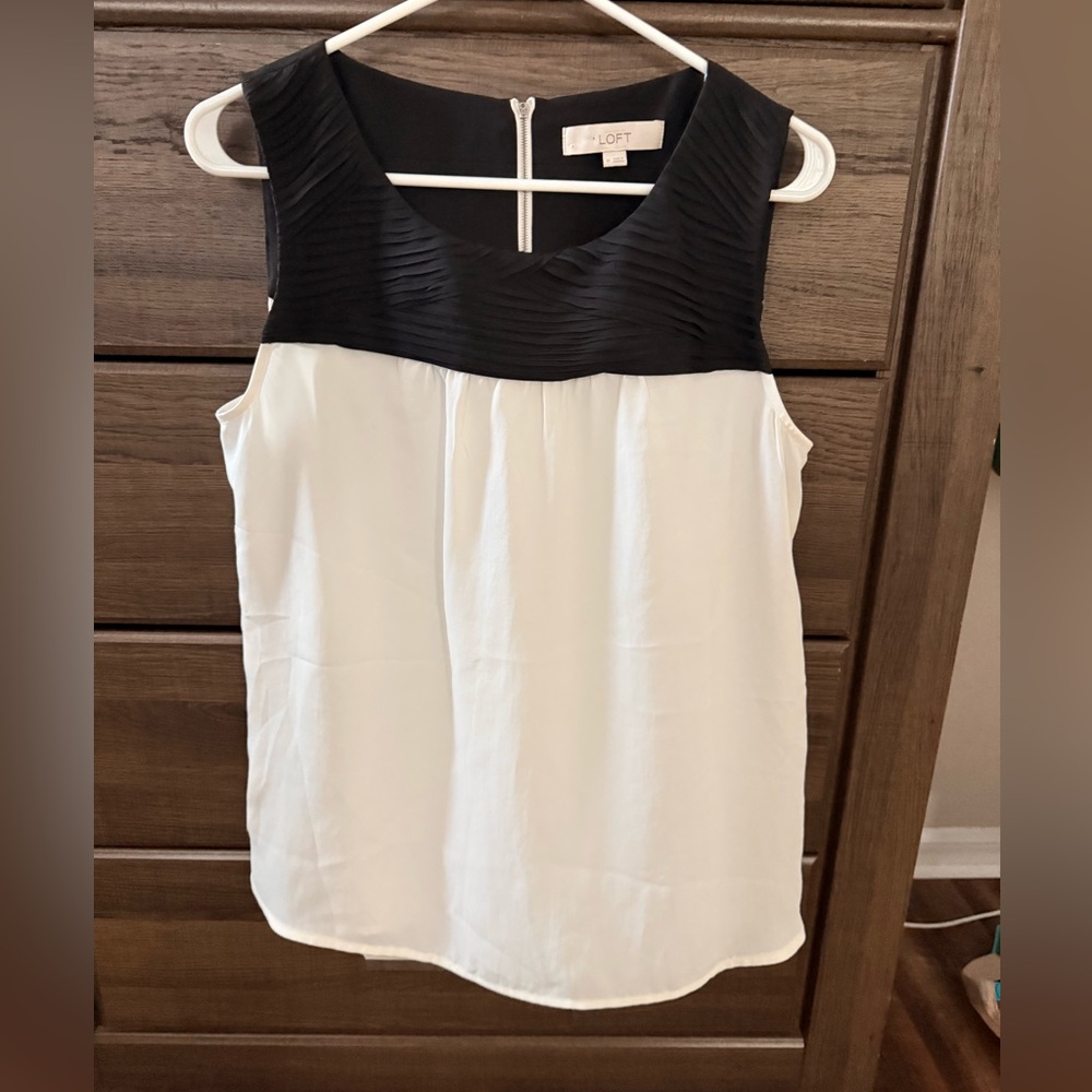 LOFT Black Textured Sleeveless Top